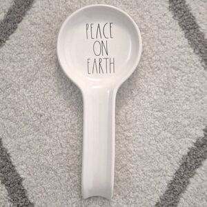 NEW Rae Dunn Spoon Rest Peace on Earth
